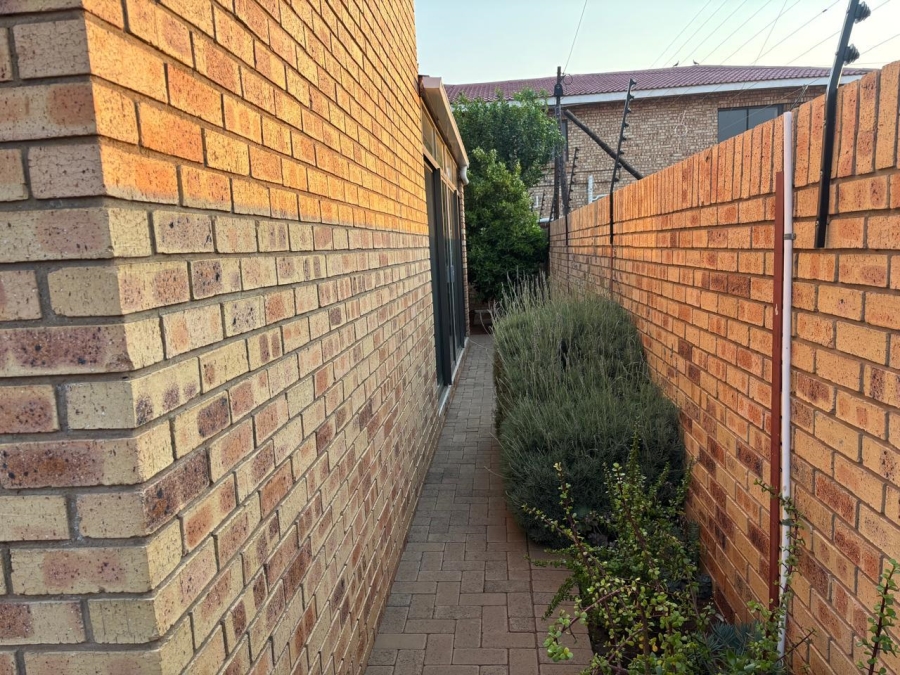 3 Bedroom Property for Sale in Hillcrest Northern Cape